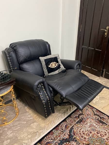 recliner sofa in immaculate condition 1