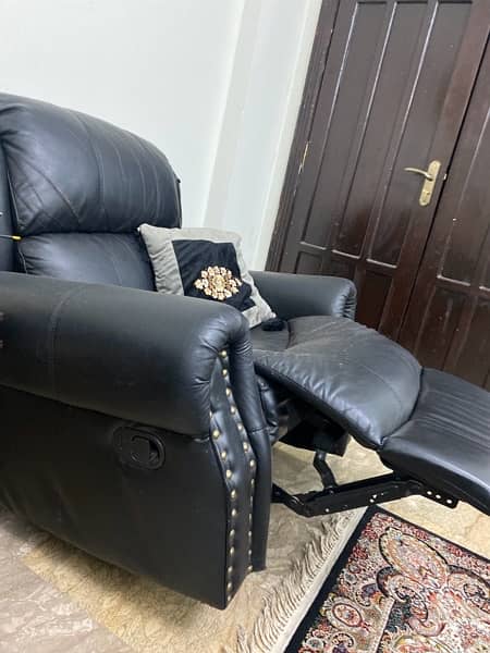 recliner sofa in immaculate condition 4