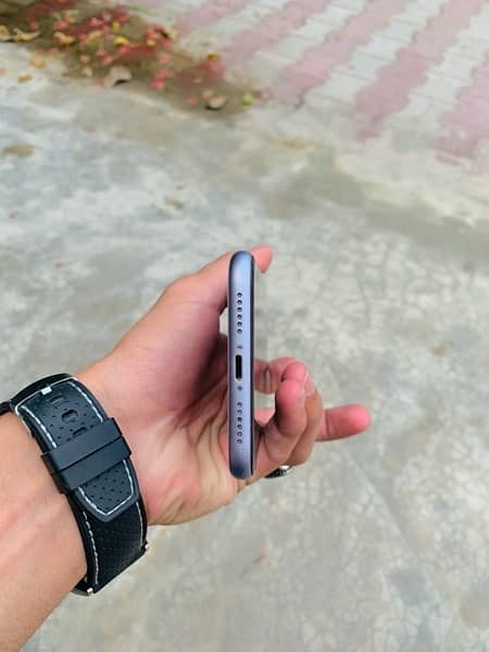 iPhone 11not pta jv64 gp or battery charger ha 03095629221 3