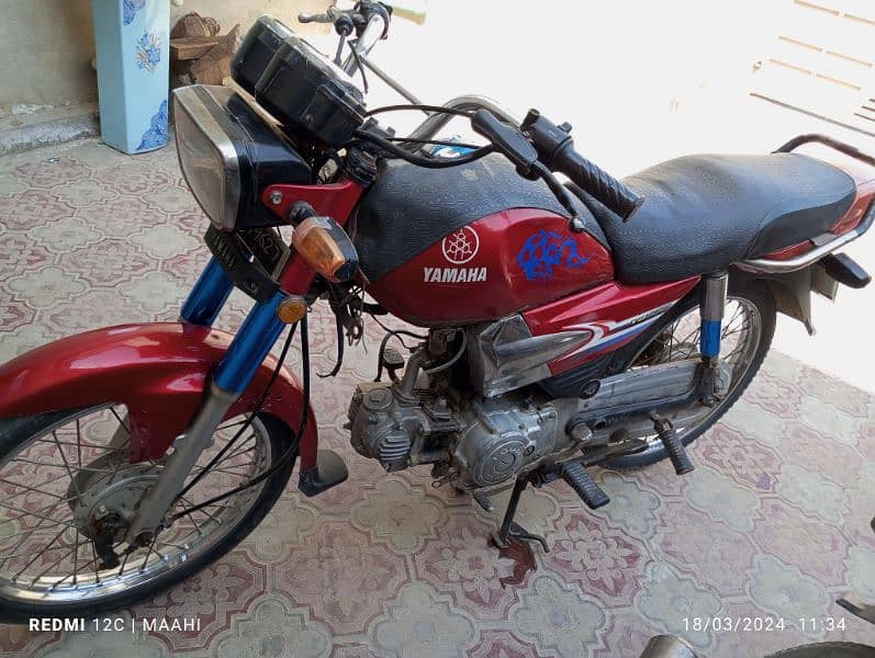 good condition. . Yamaha janoon red colour 2