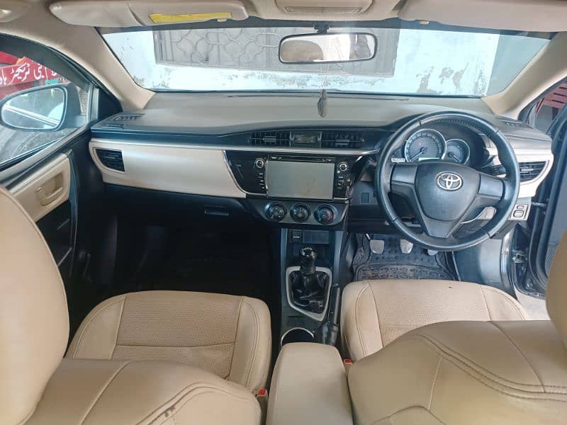 Toyota Xli 2016 model Black Color Lahore Registration for Sale 2