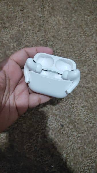 Apple Airpods Pro (2nd Generation) with MagSafe Charging Case (USB-C) 4