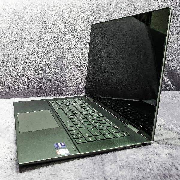 HP ENVY x360° i7 13th with HP Pen 4