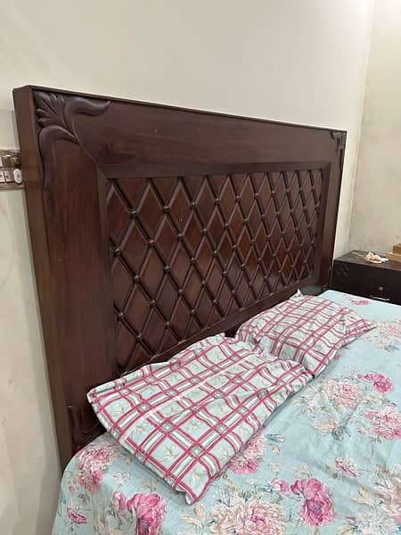 Wooden Bed Set complete/sidetables/dresser/mattress included 0