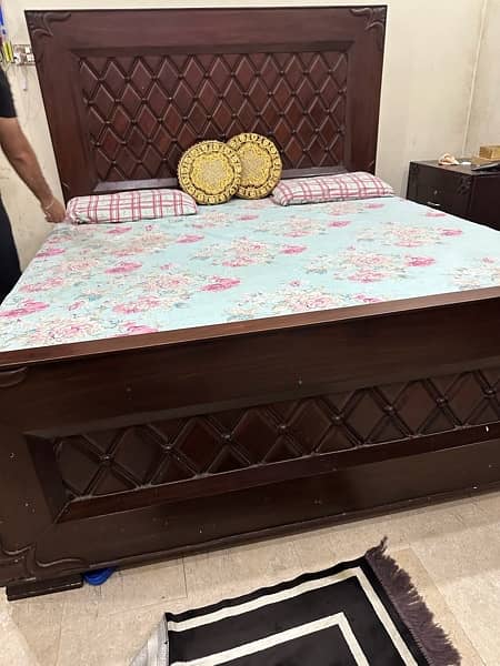 Wooden Bed Set complete/sidetables/dresser/mattress included 8