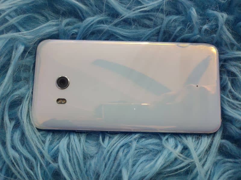 HTC U11 in good condition not open or repair Pta approved official 3