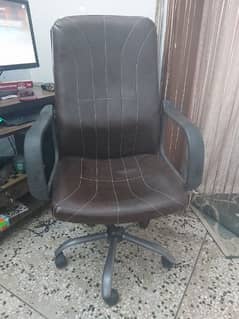 Executive chair in very good condition.