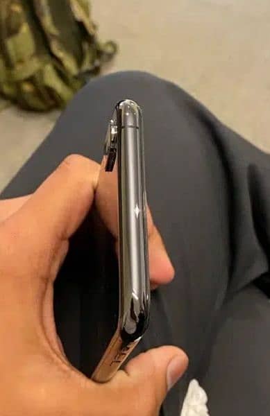 IPHONE XS MAX BLACK 64GB PTA APPROVED 4