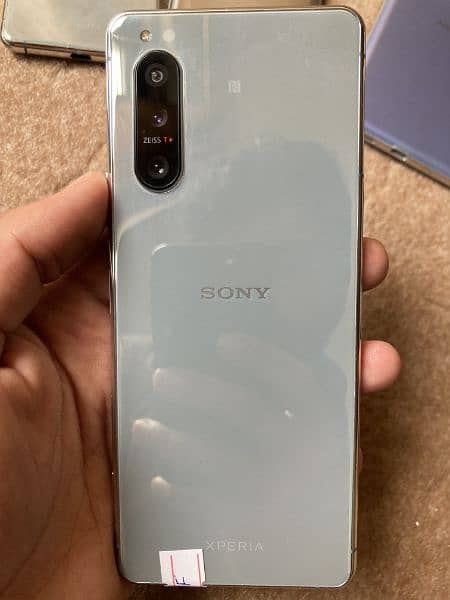Sony Xperia 5. . 6/64  Snapdragon 855 12