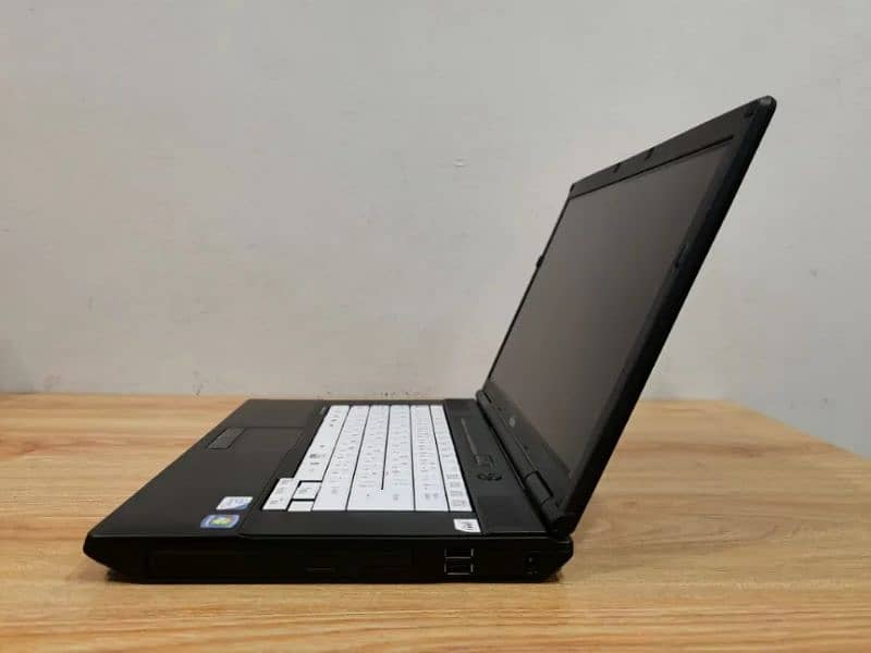 LIFEBOOK  A561/D    quantity available 1