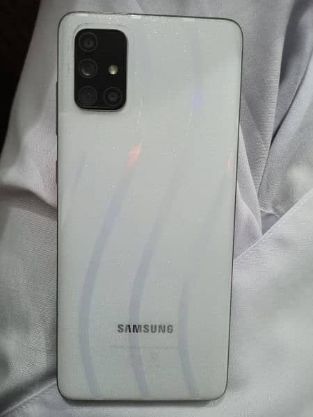 Samsung galaxy A71 good condition  full box ke sath 5