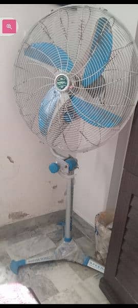 pedistal fan slightly used 0