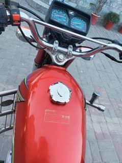 125 Honda Red colour for sell
