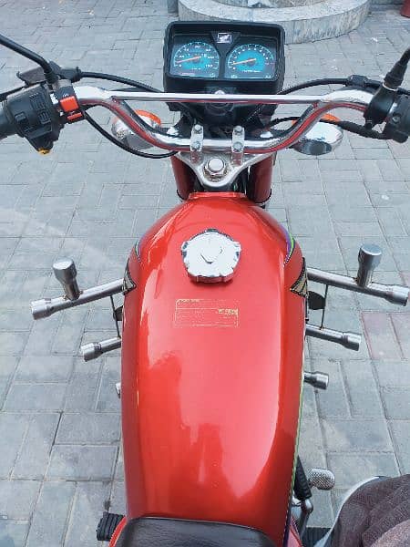 125 Honda Red colour for sell 9