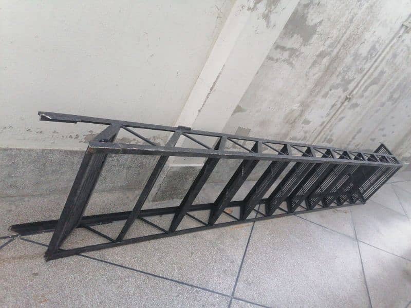 100% solid and strong iron stair. 6