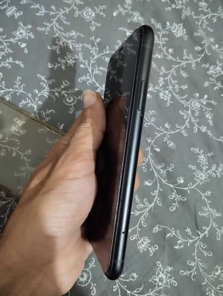 iPhone XR 64 gb Jv 10/10 condition 4