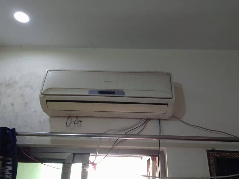 Hair split AC 01 ton in very good condition with genuine compressor 1