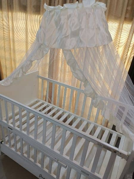 baby cot in white 0