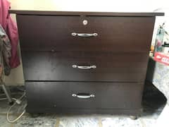 Dressing table. . 3 cabens
For sale