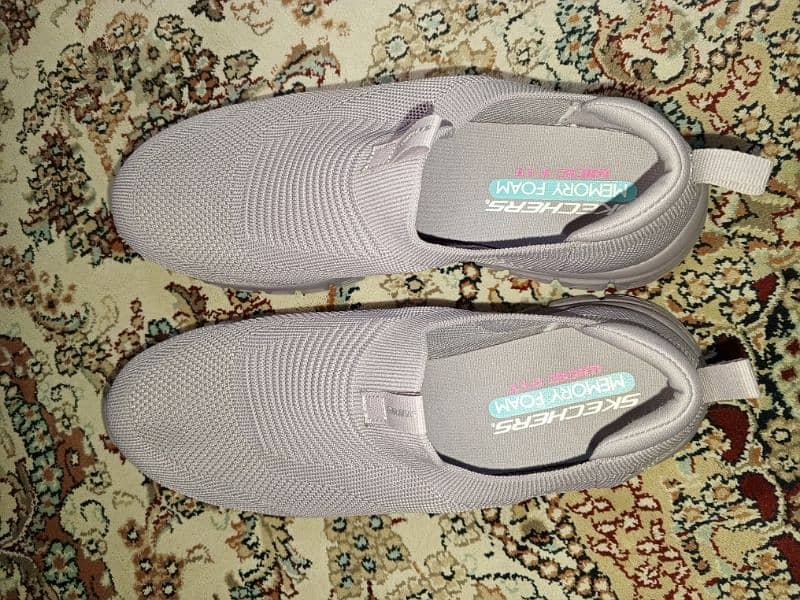 women Skechers shoes never used 10 number 1