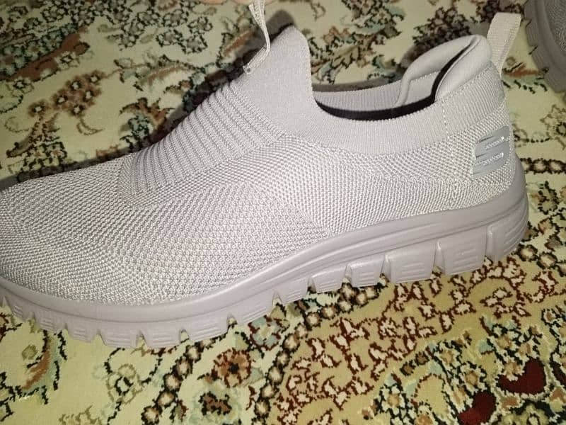 women Skechers shoes never used 10 number 3