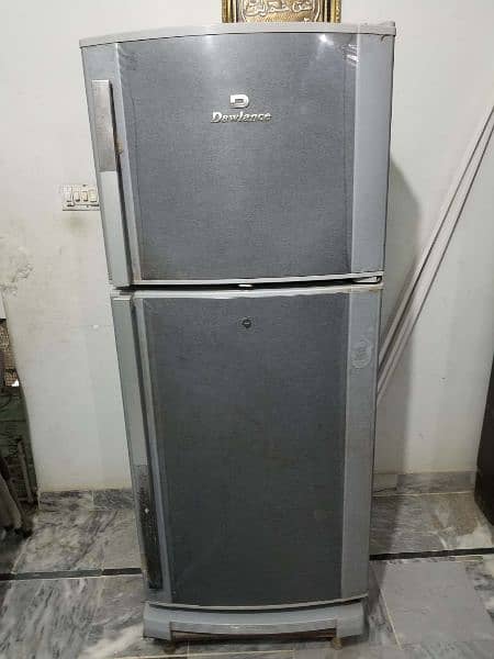 Dowlance fridge in good condition khurram 5
