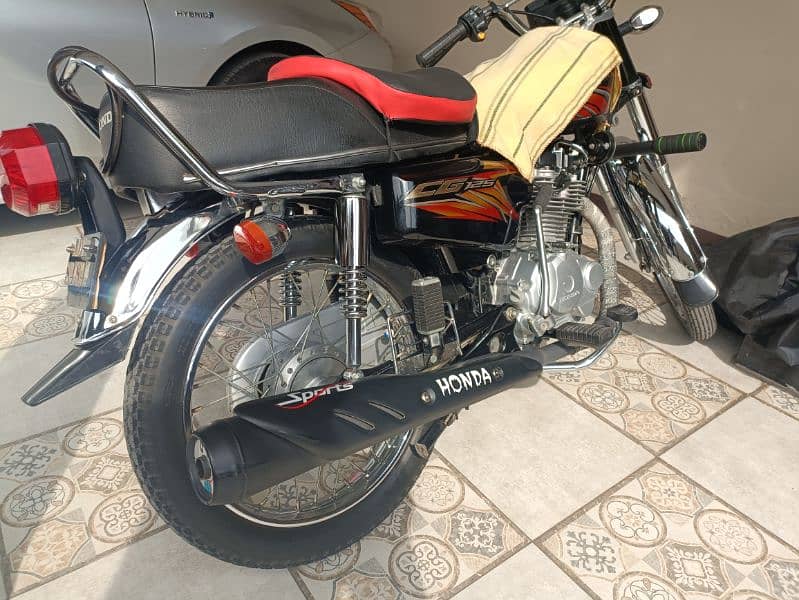 honda CG 125 with golden numbers in new condition 1
