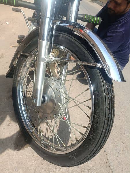 honda CG 125 with golden numbers in new condition 4