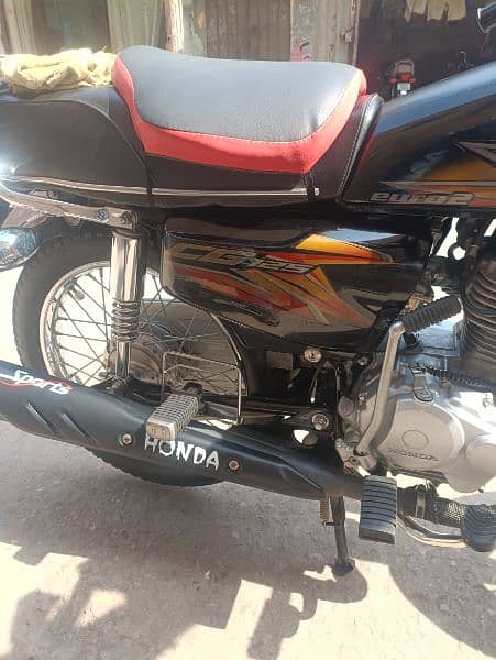 honda CG 125 with golden numbers in new condition 6