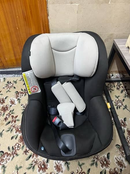 JOIE CAR SEAT + ANCHOR BASE 0