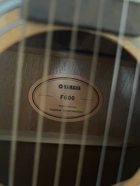 Yamaha F600 Guitar 1