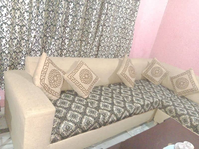 L shape sofa in good condition  and beautiful table and cushions 4