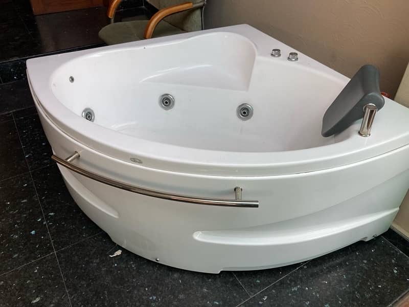 bath tub 0