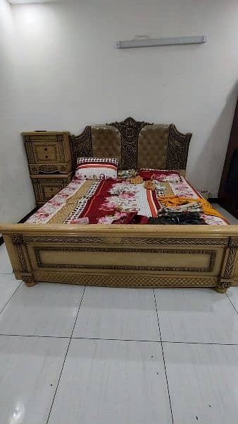 Bed with 2 side drawers 3