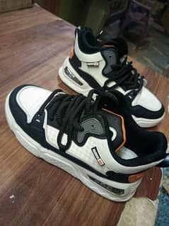 New joggers black and white shoes 42 size