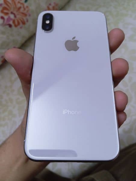 selling iPhone X 64 GB PTA approved face id and true tone enabled 4