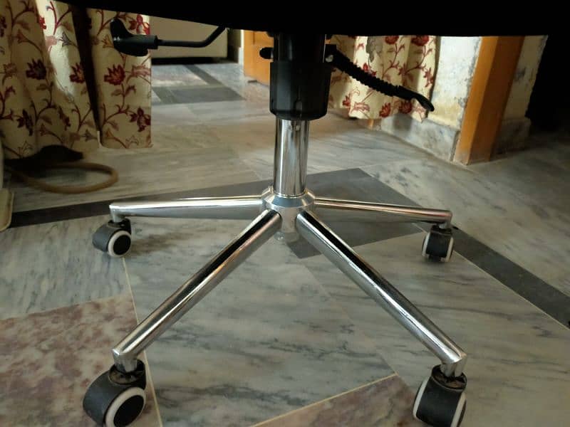 High back revolving chair for sale 0