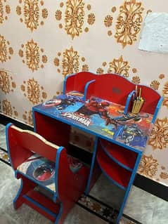 kids study table good condition