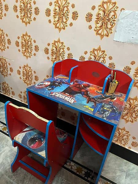 kids study table good condition 0