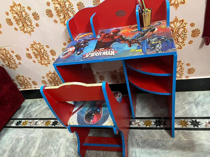 kids study table good condition 4
