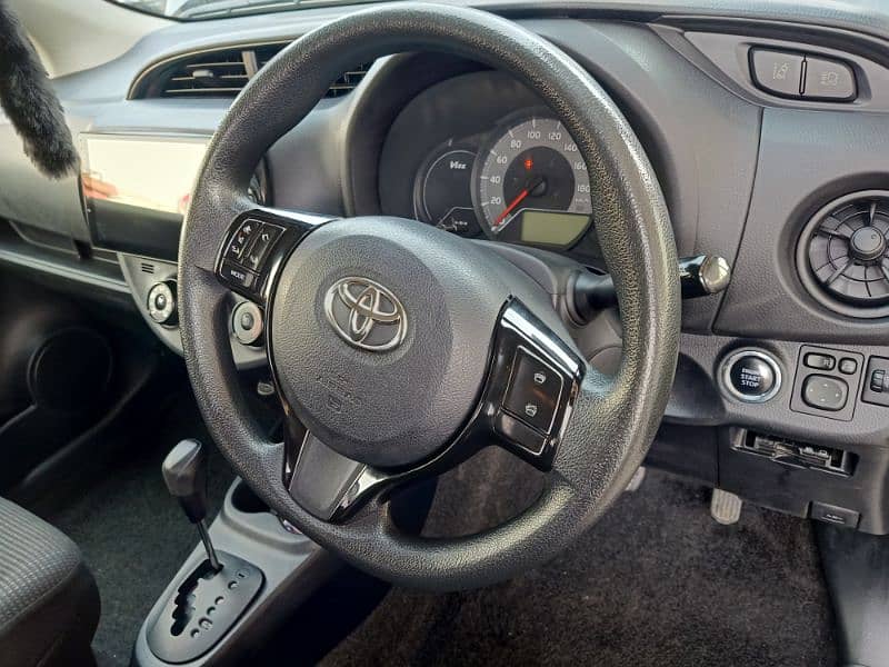 Toyota vitz 1.0 14