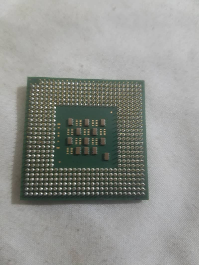Intel Pentium 4, 2.4GHz, SL6GS. O3244833221 0