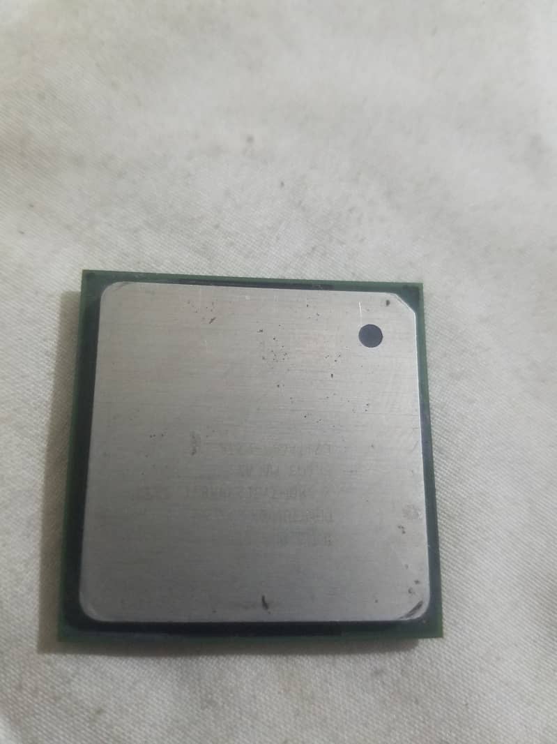 Intel Pentium 4, 2.4GHz, SL6GS. O3244833221 1
