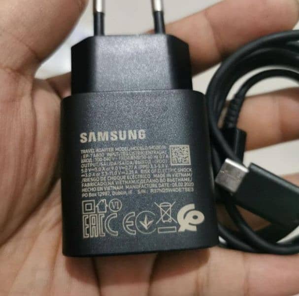 Samsung 25watt original box plugged charger 0