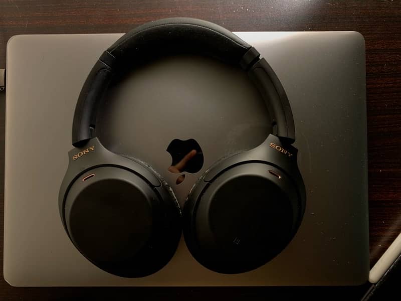 Sony 1000XM4 headphones 0