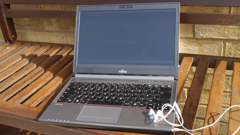 Fujitsu Japanese laptop corei5 6th-Gen 8GB Ram 500GB HDD 10/10 cond 0