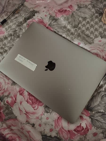 MACBOOK PRO LATE 2018 CTO MODLE 13 INCH TOUCHBAR I7 Q-C 16GB RAM 256GB 10