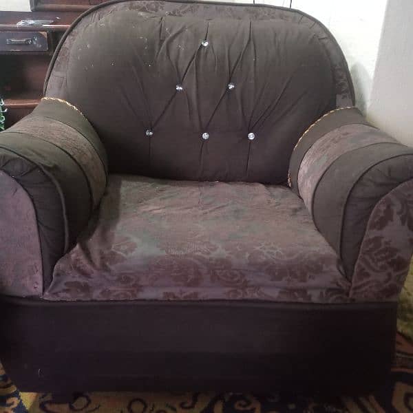 5 seater in good condition 1