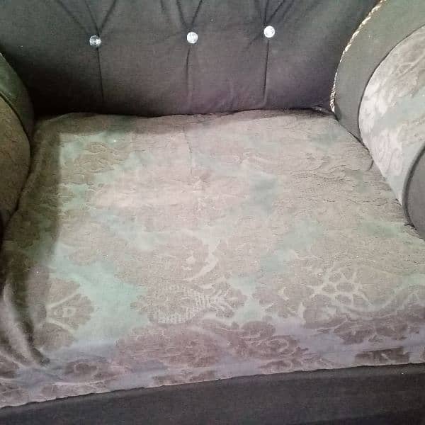 5 seater in good condition 2