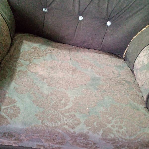 5 seater in good condition 3